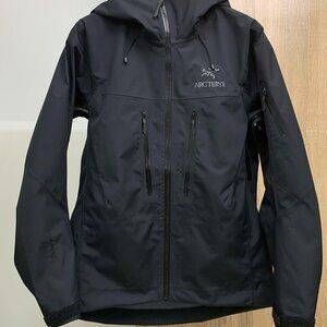 Waterproof and windproof Arcteryx Beta Series Jacket, Ski Suit, Men's Size S